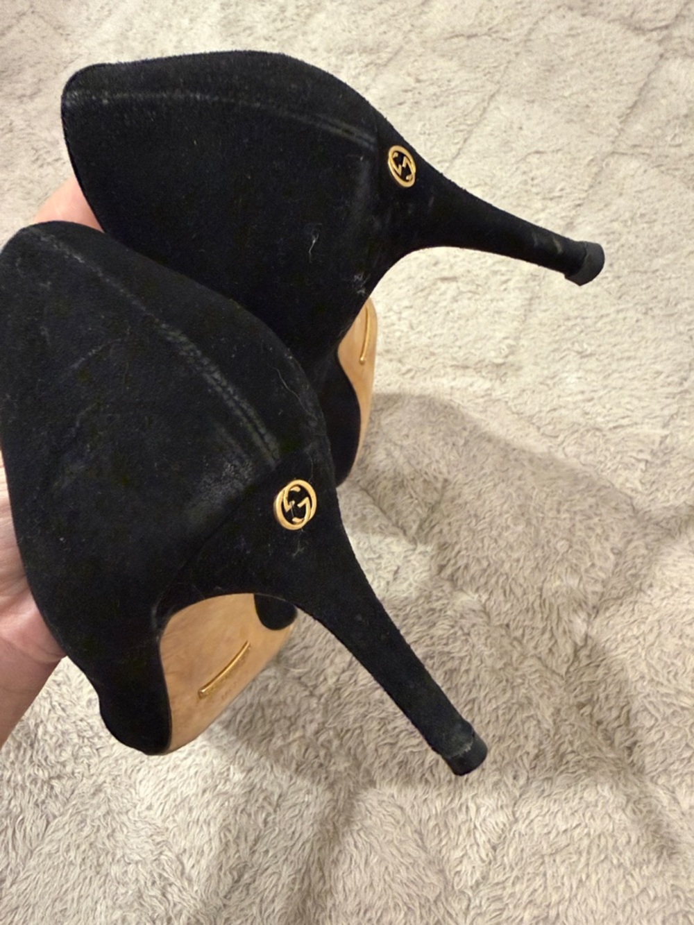 Gucci Women’s Black Suede Round -Toe Pumps - Picture 6 of 9